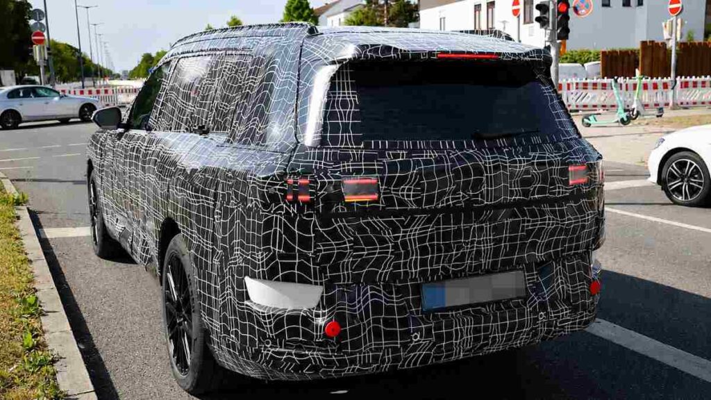 New BMW iX7