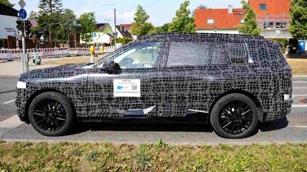 New BMW iX7